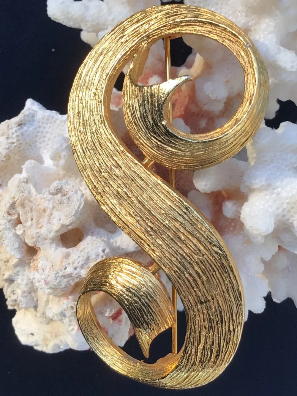 Vintage Large Textured Swirl S Brooch Pin Gold-tone metal B.S.K.